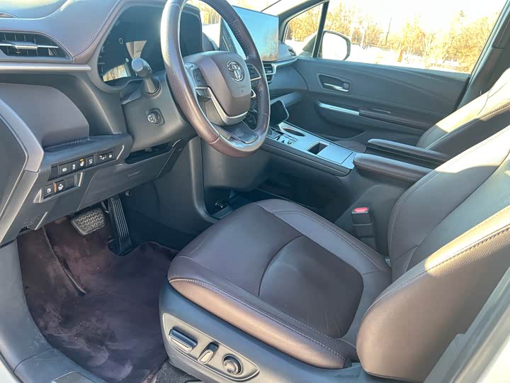 Фото 4 - Toyota Sienna