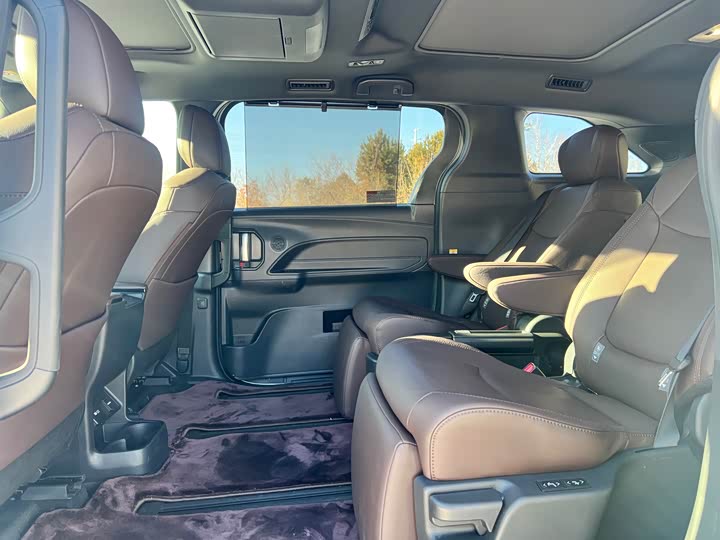 Фото 6 - Toyota Sienna