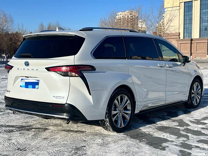 Фото 7 - Toyota Sienna