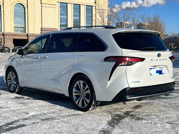 Фото 9 - Toyota Sienna