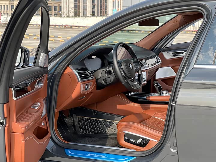 Фото 4 - BMW 7 Series