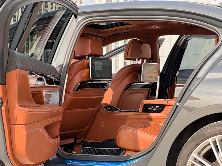 Фото 5 - BMW 7 Series