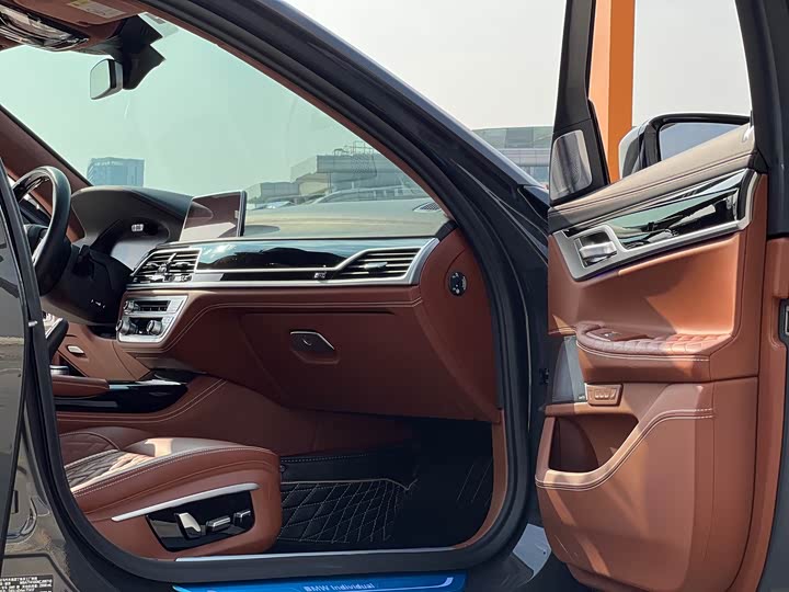 Фото 6 - BMW 7 Series