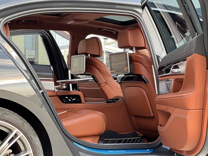 Фото 7 - BMW 7 Series