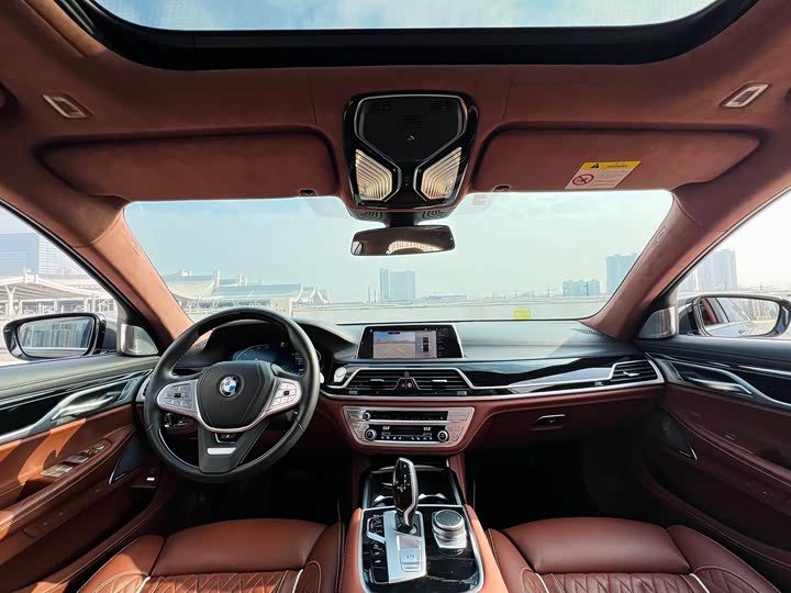 Фото 8 - BMW 7 Series