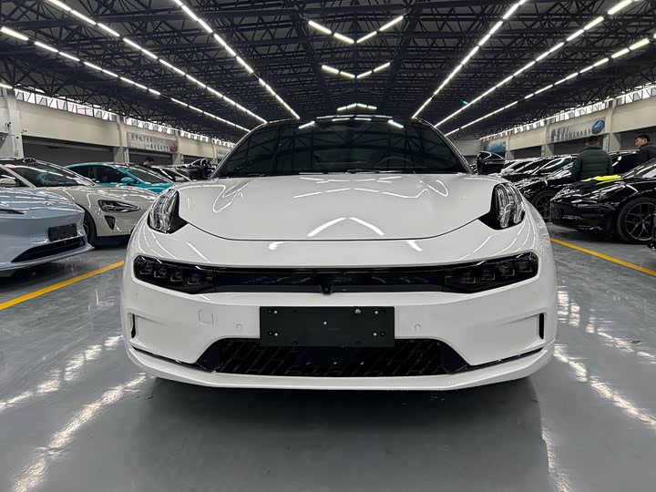 Фото 2 - Zeekr 001