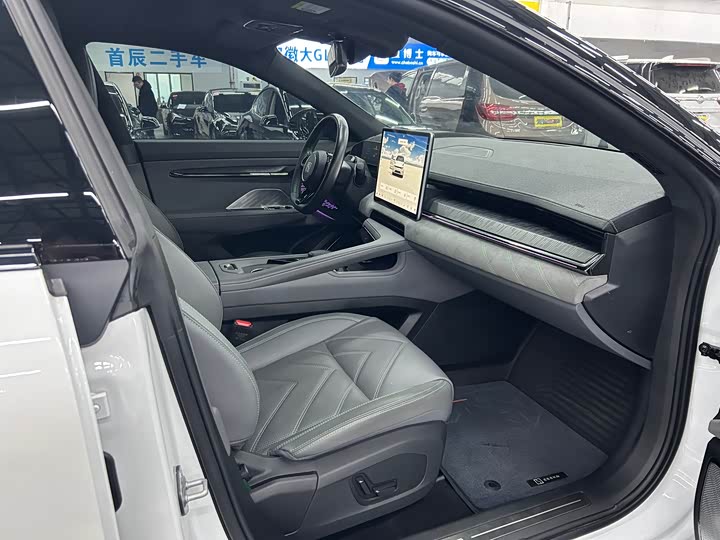 Фото 9 - Zeekr 001