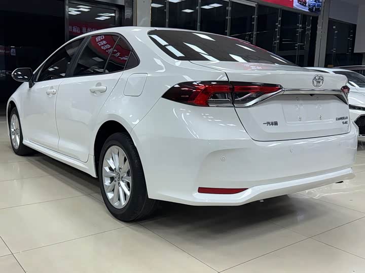 Фото 4 - Toyota Corolla