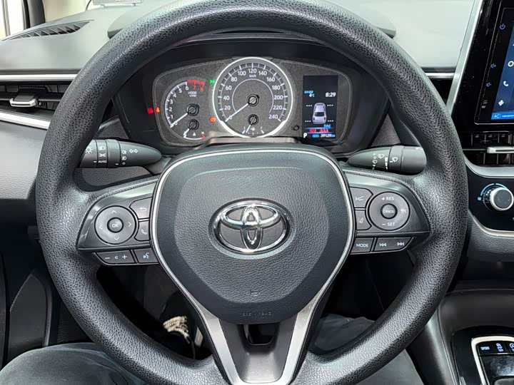 Фото 8 - Toyota Corolla