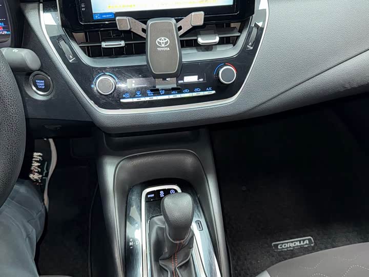 Фото 9 - Toyota Corolla