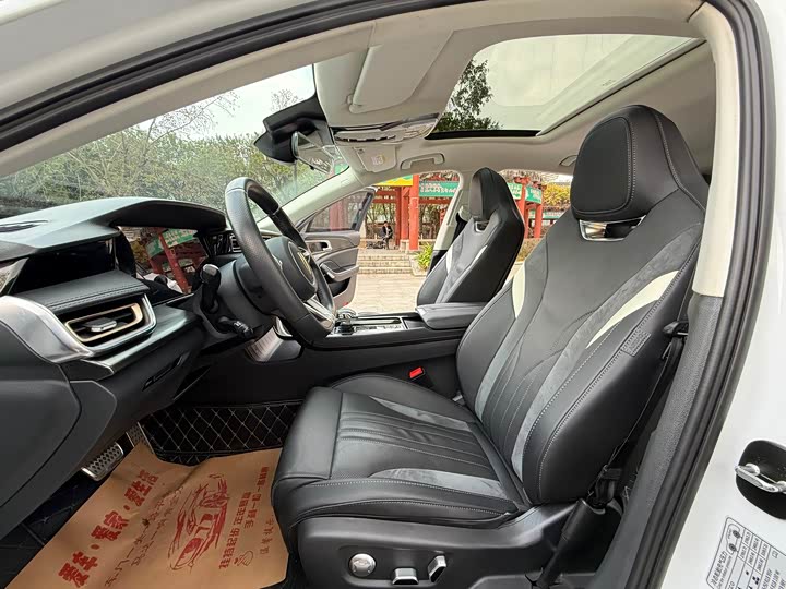 Фото 8 - Hongqi H6