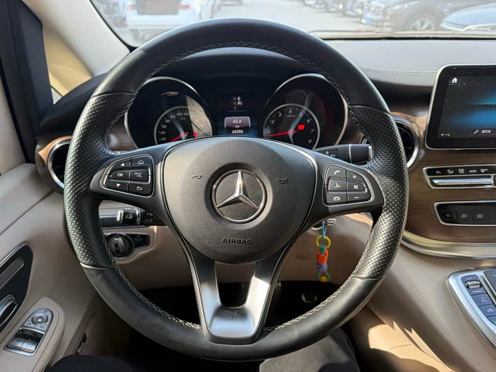 Фото 6 - Mercedes-Benz V-Class