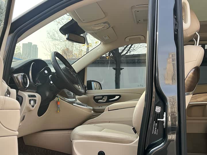 Фото 8 - Mercedes-Benz V-Class