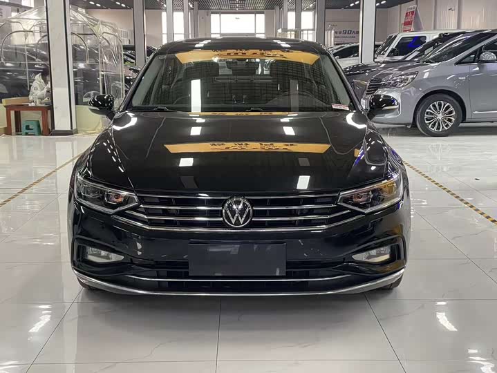 Фото 2 - Volkswagen Magotan