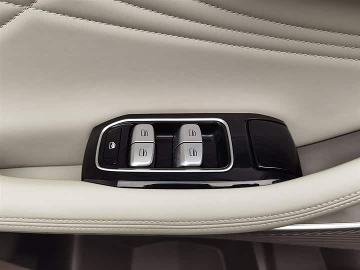 Фото 9 - Exeed RX C-DM Hybrid