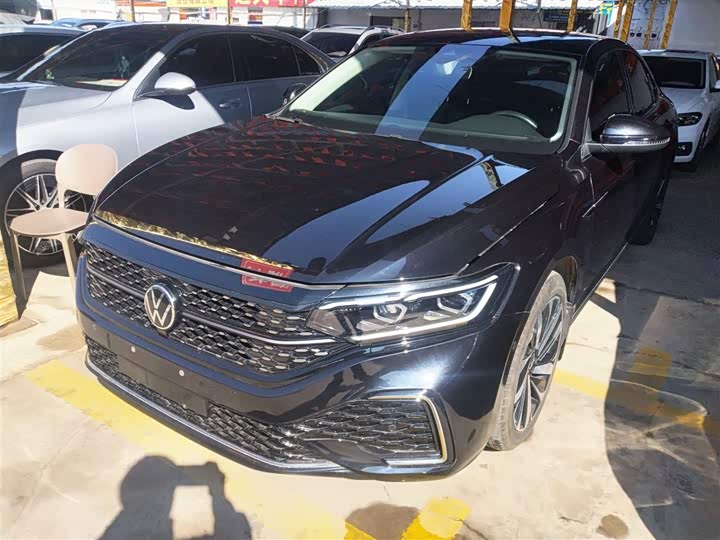 Фото 1 - Volkswagen Passat