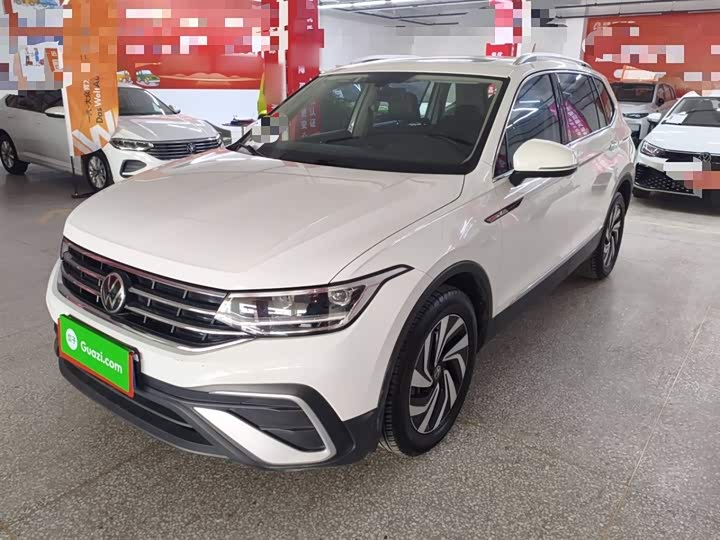 Фото 2 - Volkswagen Tiguan L Pro