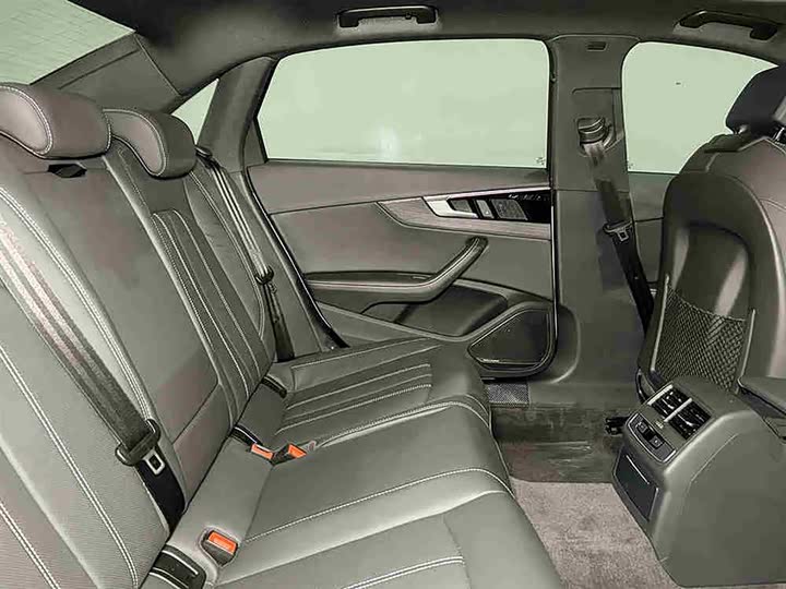 Фото 7 - Audi A4L