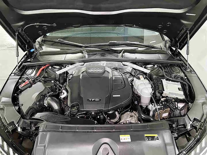 Фото 8 - Audi A4L