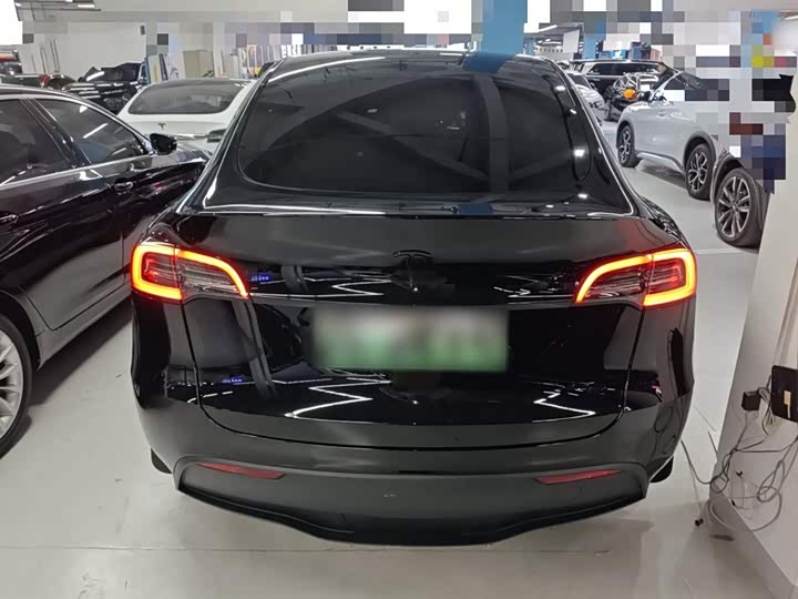 Фото 6 - Tesla Model Y
