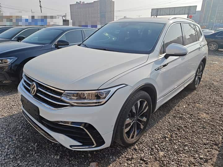 Фото 2 - Volkswagen Tiguan L Pro