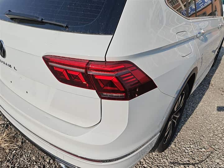 Фото 8 - Volkswagen Tiguan L Pro