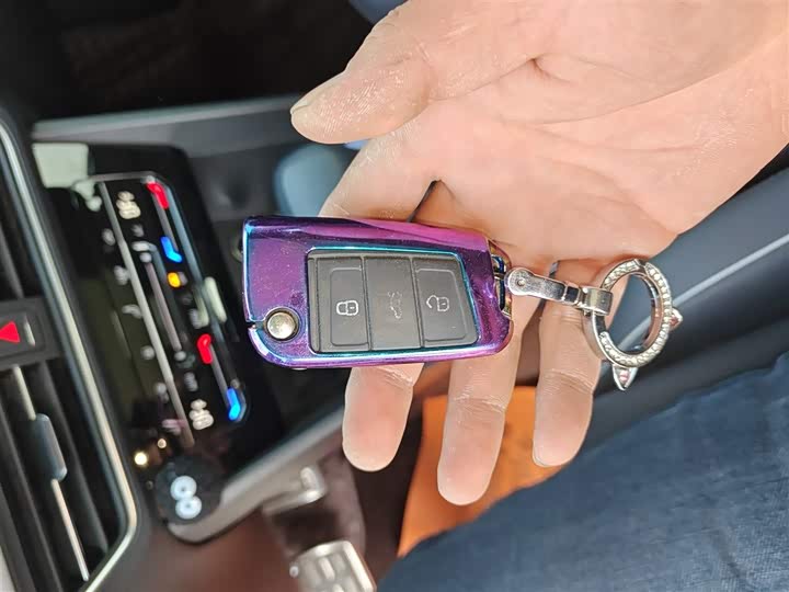 Фото 9 - Volkswagen Tiguan L Pro