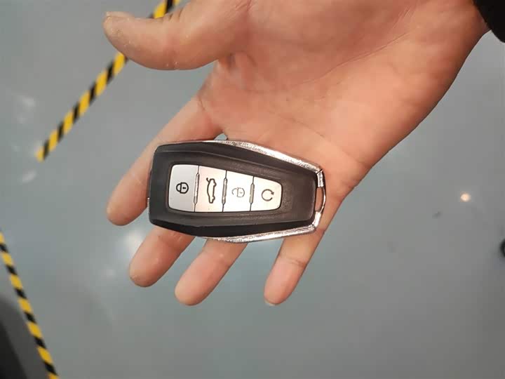 Фото 9 - Geely Atlas