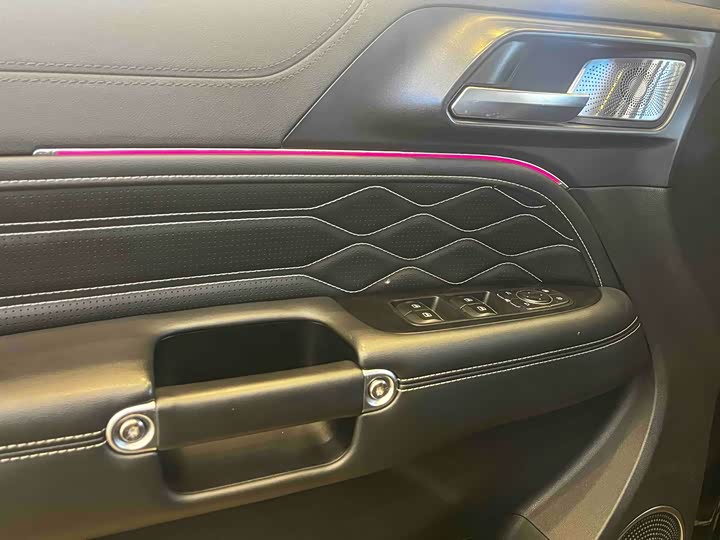 Фото 4 - Tank 300