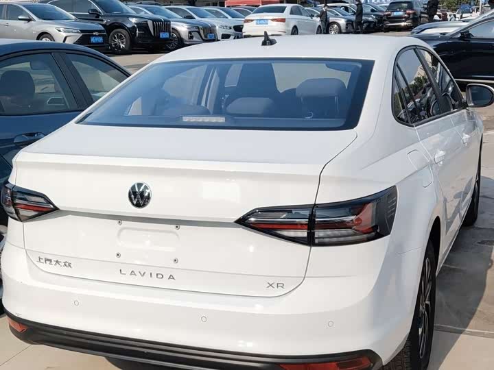 Фото 8 - Volkswagen Lavida