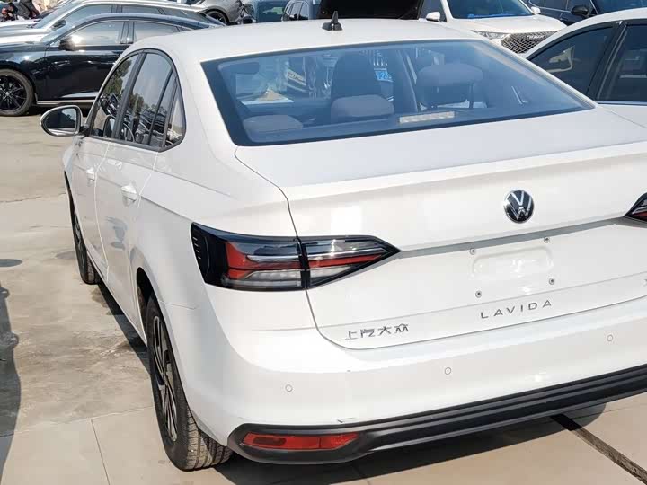 Фото 9 - Volkswagen Lavida