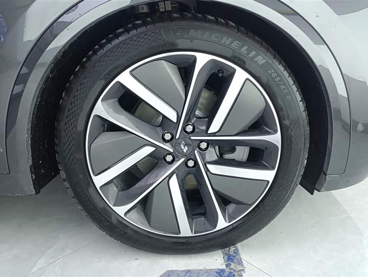 Фото 6 - LiXiang L9