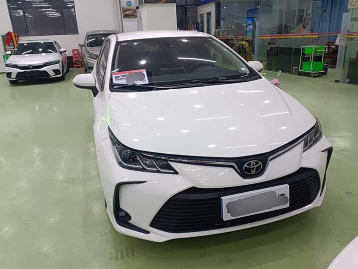 Фото 2 - Toyota Corolla