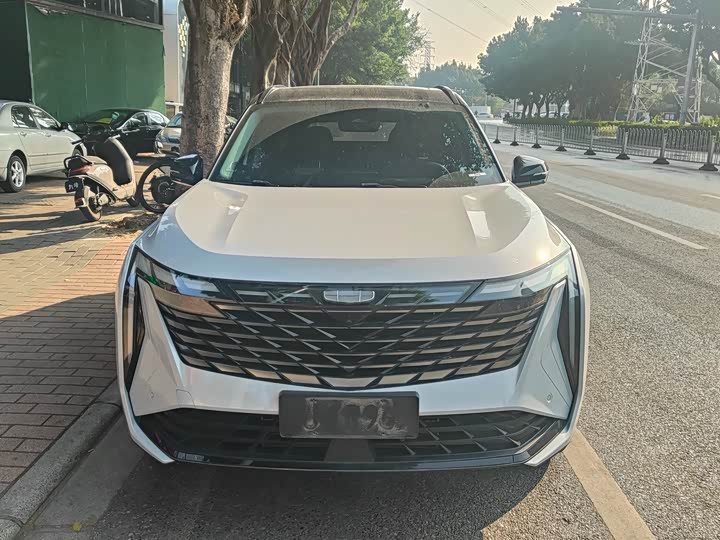 Фото 2 - Geely Atlas L