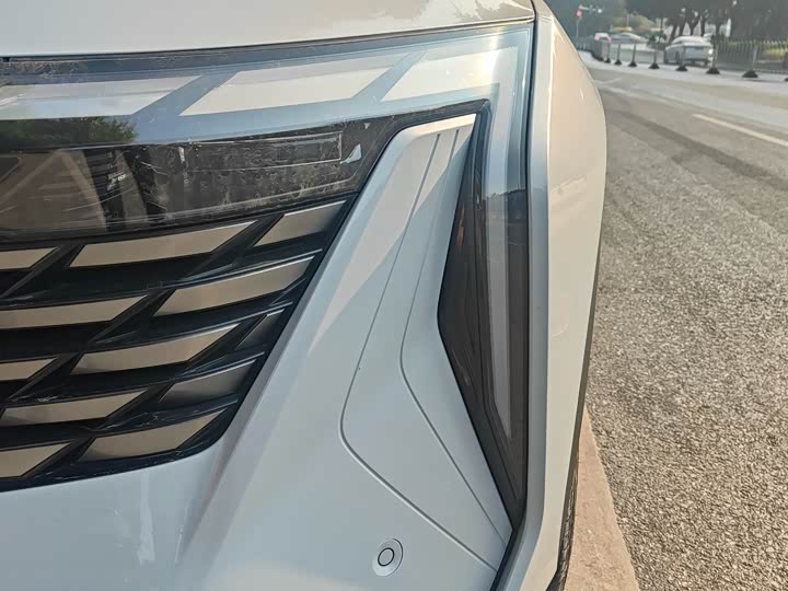 Фото 3 - Geely Atlas L