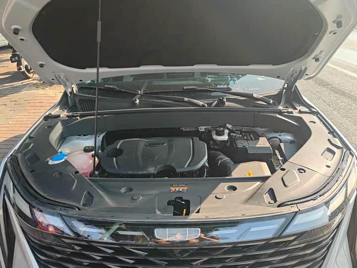 Фото 5 - Geely Atlas L