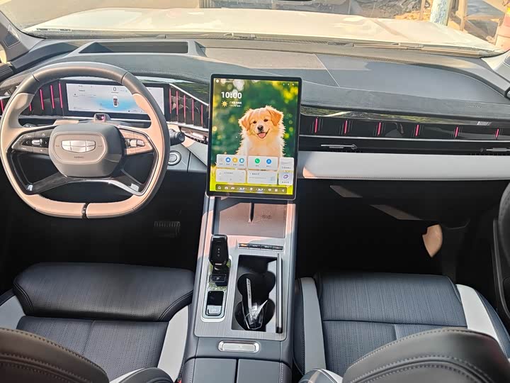 Фото 8 - Geely Atlas L