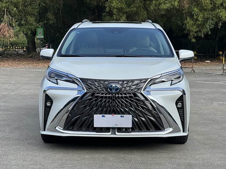 Фото 2 - Toyota Sienna