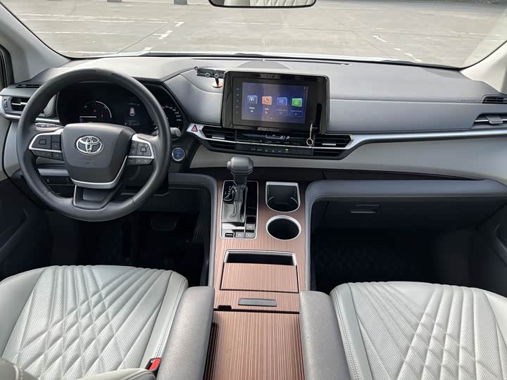 Фото 5 - Toyota Sienna