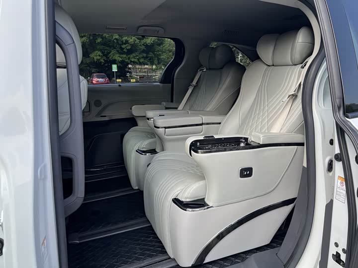 Фото 6 - Toyota Sienna