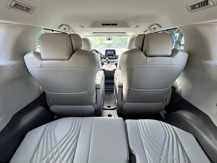 Фото 8 - Toyota Sienna