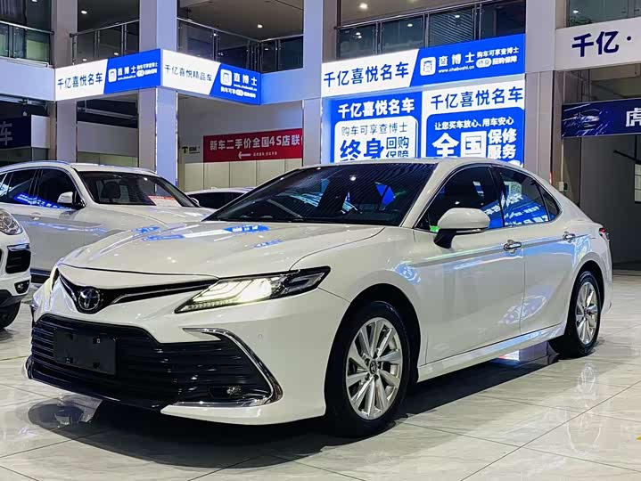Фото 1 - Toyota Camry