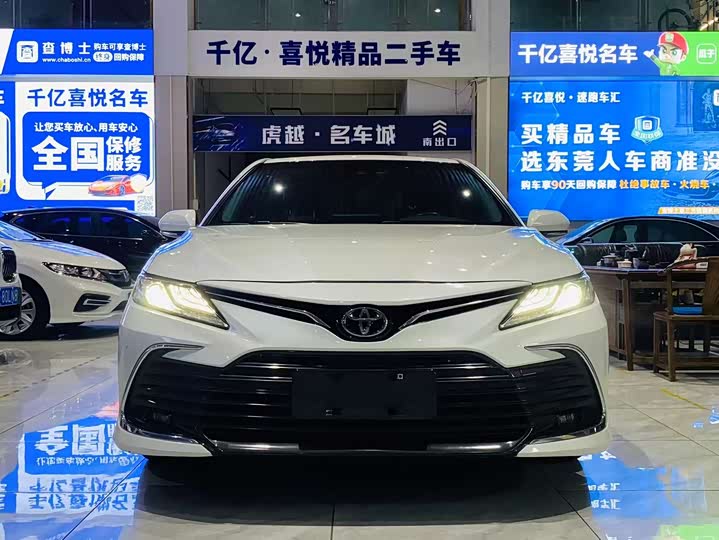 Фото 2 - Toyota Camry