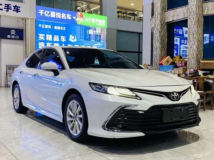 Фото 3 - Toyota Camry