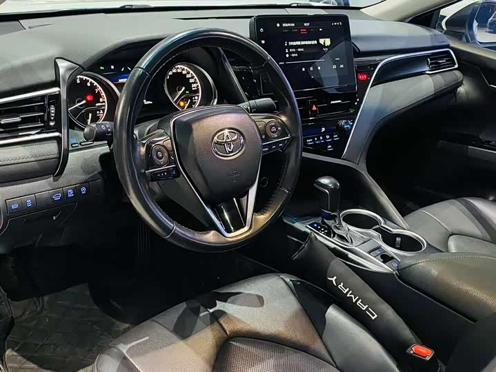 Фото 7 - Toyota Camry