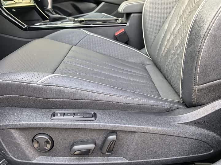 Фото 8 - Volkswagen Passat