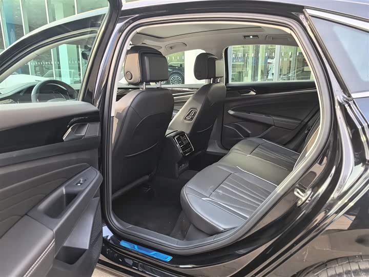 Фото 9 - Volkswagen Passat