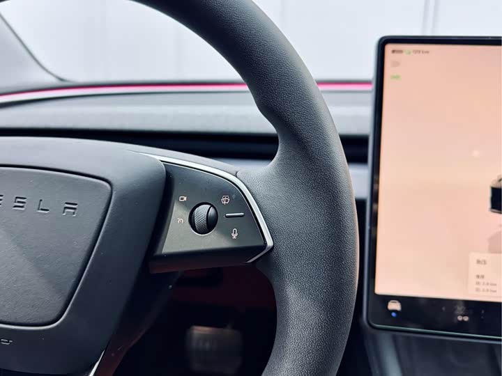 Фото 4 - Tesla Model 3