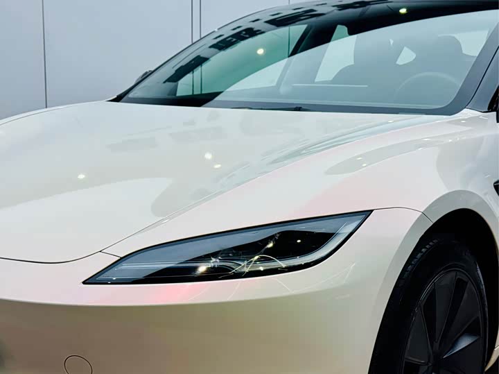 Фото 6 - Tesla Model 3