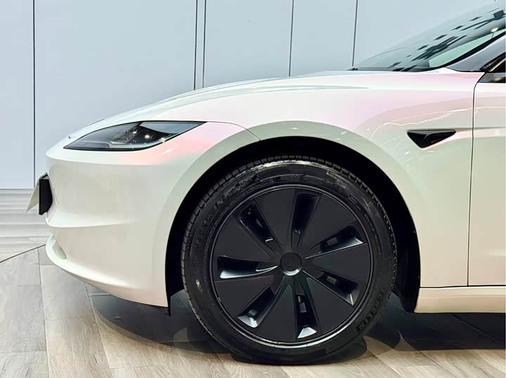 Фото 7 - Tesla Model 3